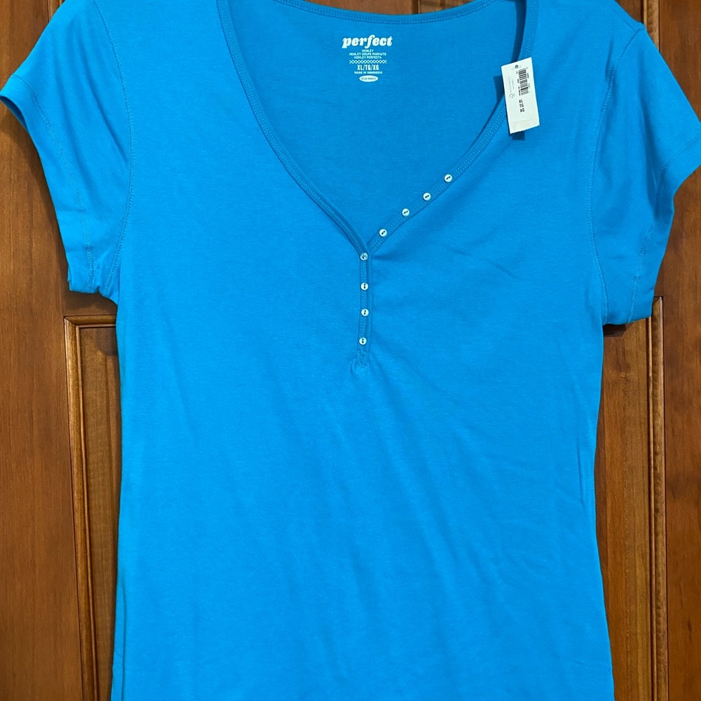 PERFECT OLD NAVY V-NECK TOP